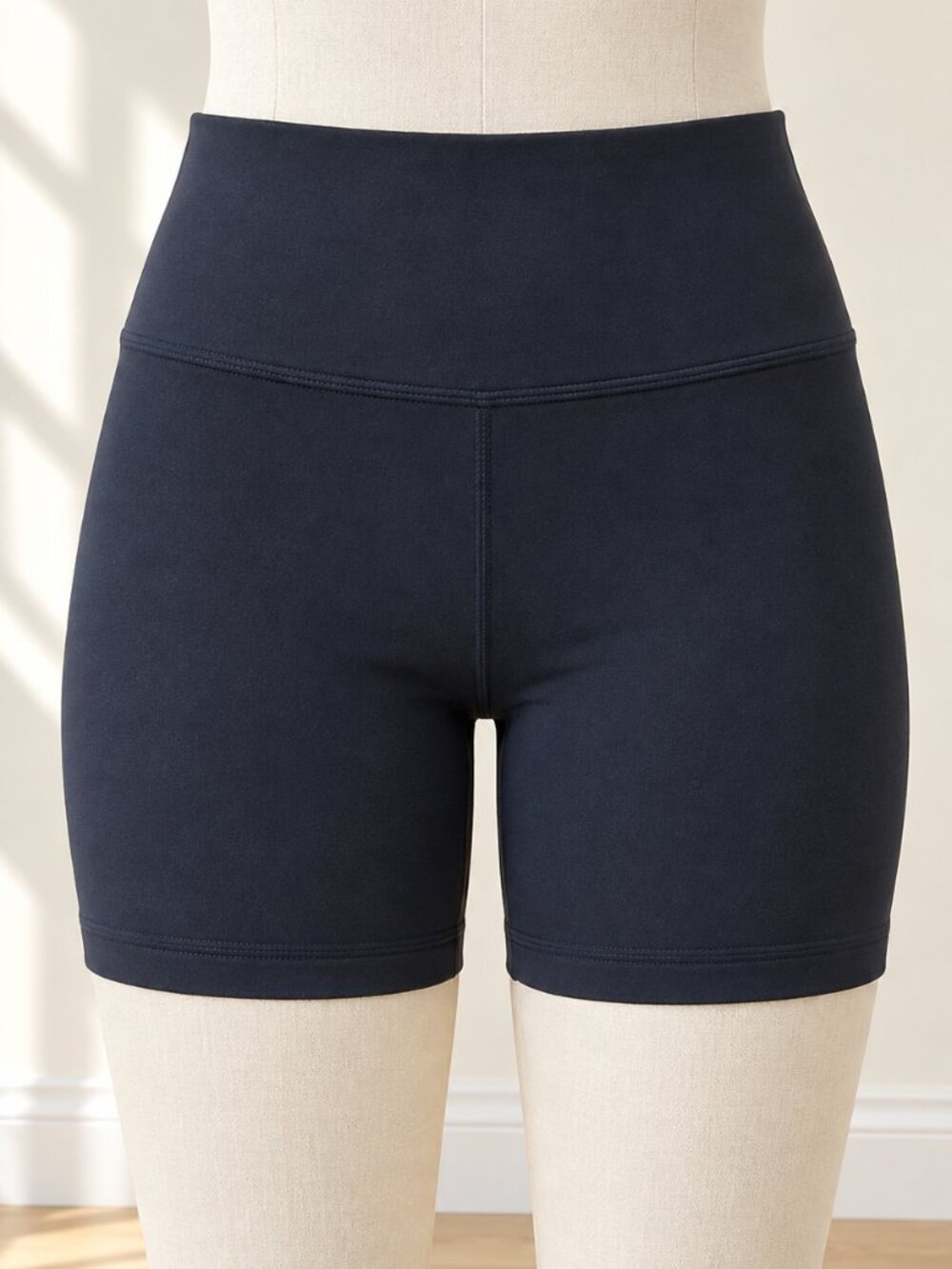 lululemon Wunder Train High-Rise Shorts 6″ True Navy Size 0